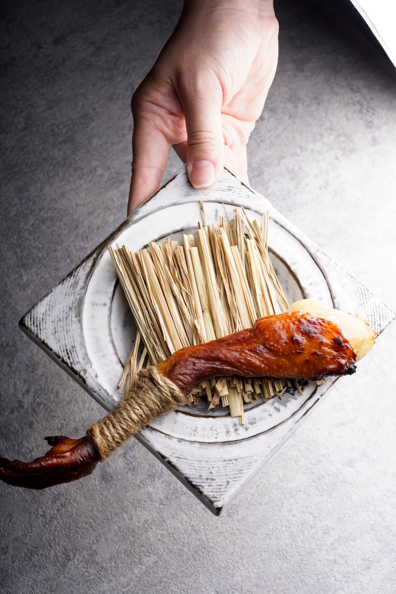 Fenix - Fötter: Roasted Local Sanhuang chicken leg with Lemon juice